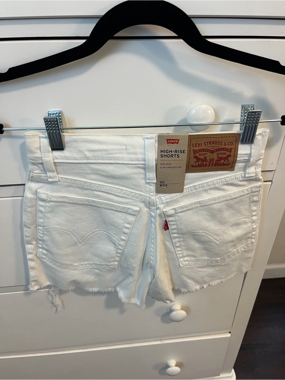 Levi’s High Rise Short - Picture 2 of 3